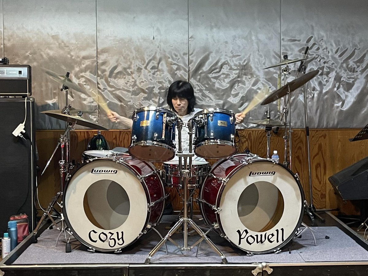 leslie147rv's tweet photo. 虹バンドリハーサルなう🔥🔥🔥
#STUDIOWIT https://t.co/3wkJCHQSJ7