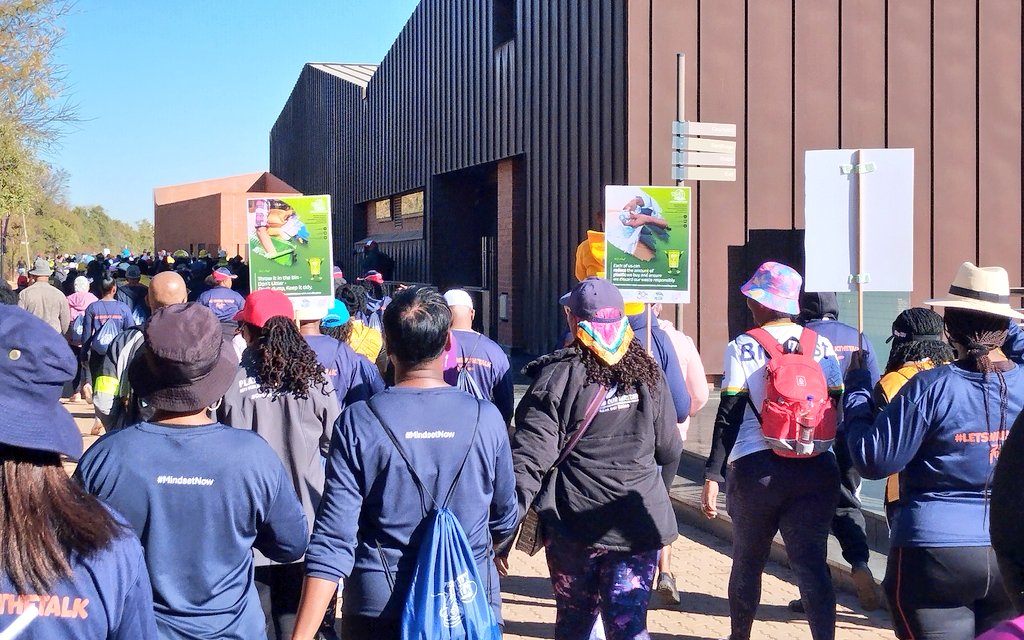 environmentza's tweet photo. @Radio702 @CityTshwane @GovernmentZA @PrimediaGroup @Radio702 #LetsWalkTheTalk Our team doing the 8km walk to #KeepSAClean #GoodGreenDeeds https://t.co/Lxp6MsSOYl