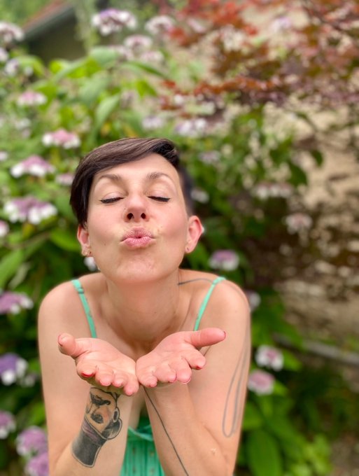 La douceur est au rendez-vous  Je veux donner de l&rsquo;amour aux premiers qui me rejoignent en prenant le<a href="/tag/lundigambettes"class="tags"><span>#lundigambettes</span></a>