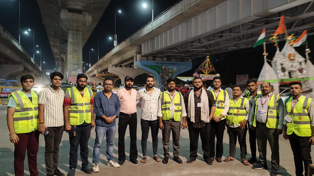 MPSghaziabad's tweet photo. "पहला दिन कावड़ सेवा 2024" #निस्वार्थ_सेवा🙏🏻
अपने सभी भाईयो के द्वारा राज नगर एक्सटेंशन और घूकना मोड़ पर DVF के माध्यम से सेवा की गई।🌾
सभी शिव भक्त कावड़ियों की मदद के लिए मौजूदा परेशानियों को दूर किया गया
चौ० मोहित मलिक #mpsvs @DvfGzb @Uppolice @ghaziabadpolice https://t.co/RFxEPp9Wdu