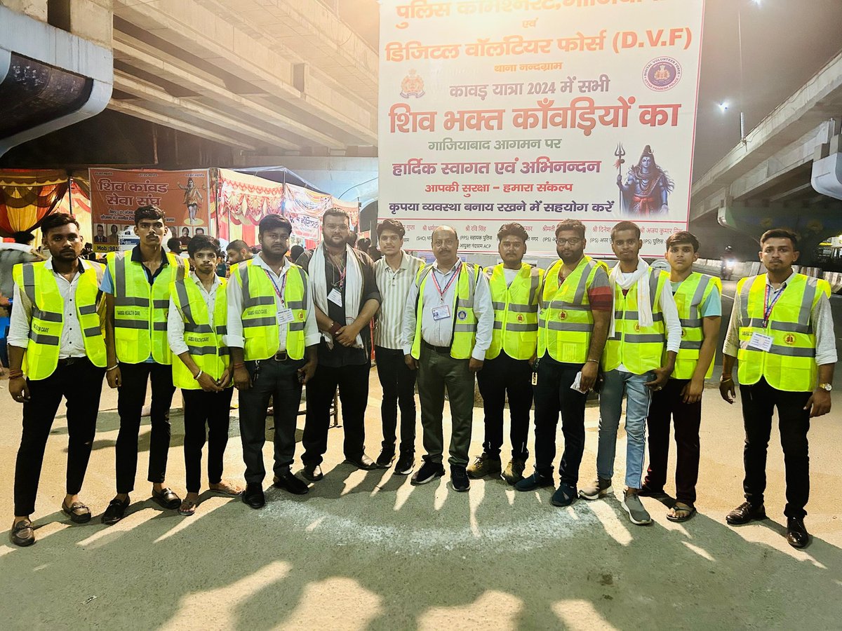 MPSghaziabad's tweet photo. "पहला दिन कावड़ सेवा 2024" #निस्वार्थ_सेवा🙏🏻
अपने सभी भाईयो के द्वारा राज नगर एक्सटेंशन और घूकना मोड़ पर DVF के माध्यम से सेवा की गई।🌾
सभी शिव भक्त कावड़ियों की मदद के लिए मौजूदा परेशानियों को दूर किया गया
चौ० मोहित मलिक #mpsvs @DvfGzb @Uppolice @ghaziabadpolice https://t.co/RFxEPp9Wdu