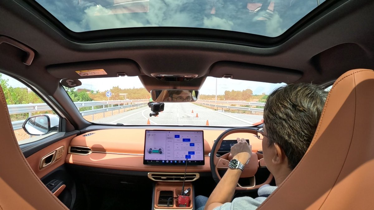 auto_thailand's tweet image. พาไปลองขับ Neta X 480 smart ภายในสวย นั่งสบาย ช่วงล่างใช้ได้ เปิดราคา 7.99 แสนบาท ส่วนรุ่น 401 comfort ราคา 7.39 แสนบาท ขับขี่เป็นอย่างไรไปชมกัน 
คลิปรีวิว : youtu.be/rZ-9arqiYnw?fe…
. 
#NetaX #NetaXใหม่ #รีวิวNetaX #NetaX480smart #รีวิวรถใหม่ #netaautothailand #autothailand