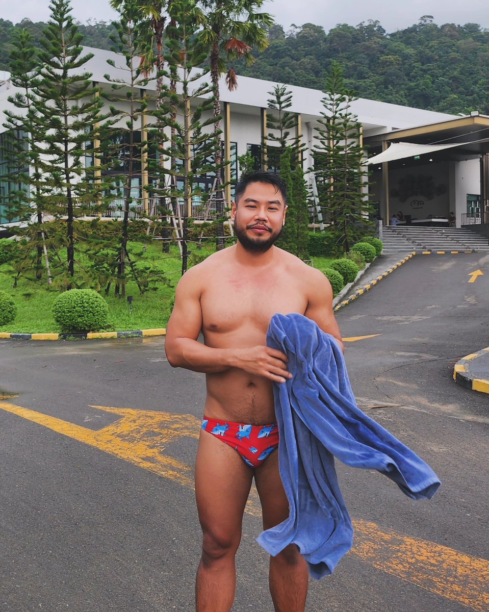 chongchong_kung's tweet photo. ปลาฉลามขึ้นปก เกาะช้างบรรยากาศเขาใหญ่ คู่ควรกับ Jogging track ยามเช้า @aussiebum #ilovekohchang #kohchang #muscle #musclehunk #muscledaddy #beef #shark #hunk #daddy #portraitphotography #asainmodel #asainmuscle #vacationmode #เกย์ #gay #เกย์รุก https://t.co/QRwIc7KO9f