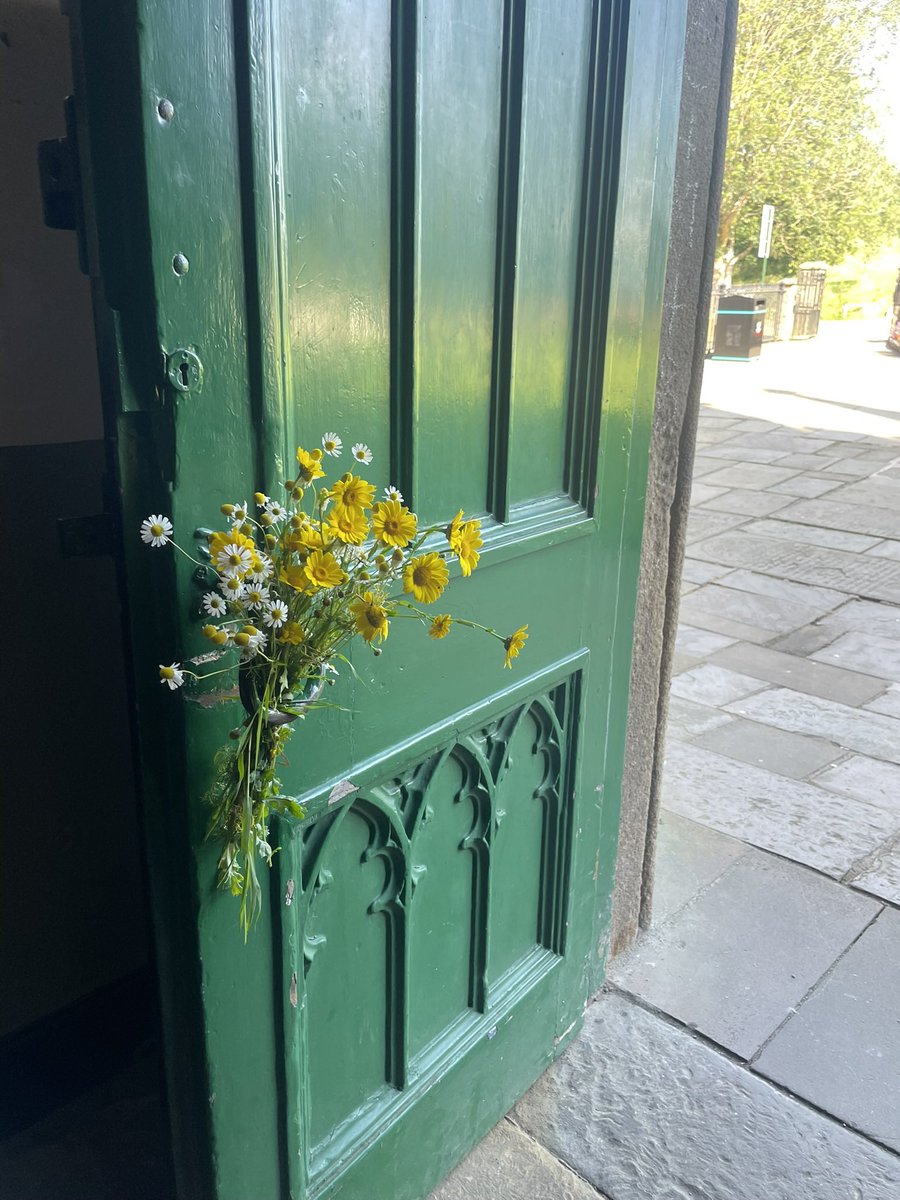 You know you’re part of a fab congregation when one person hands you a bag of goodies for the garden and another a brew as you walk in the door to church 🥰 someone has kindly decorated our church door too! <a href="/DioManchester/">Diocese of Manchester</a> #Oldham #Church #Welcome