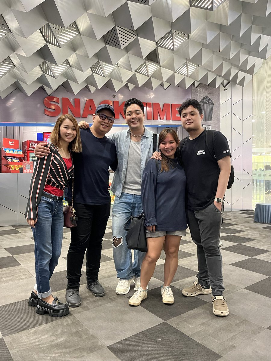 dheciemeria's tweet photo. Double date pala ng @zoddsenpai-Daisybells &amp; @PatrickGuevs-@Chamigirii 🤭 w/special appearance ni @rpj0e 😅😆

📍 SM Megamall https://t.co/gq74LCEvLc