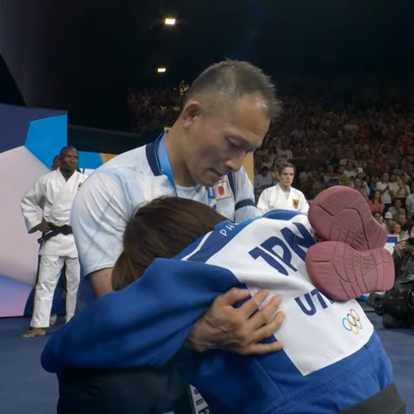 CometaHosh's tweet photo. ¡Qué momento! 💔💔
#AbeUta #Japon #JeuxOlympiques 
#Respect https://t.co/yb0QxU4ITG