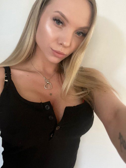 Happy Sunday&hearts;️ https://t.co/ylCbYrFal1