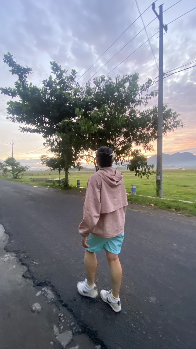 keshikiayame's tweet photo. Katanya gen Z lagi seneng nyobain cabor, kata aku emg baiknya gitu dan harus konsisten

Spill active wear aku, jujur aku nyari yg murce murce aja guys tapi kualitasnya jos👍🏻👍🏻

Mostly juga local brand dan nyaman dipake🤍🤍 https://t.co/BAvp5Jep2Y