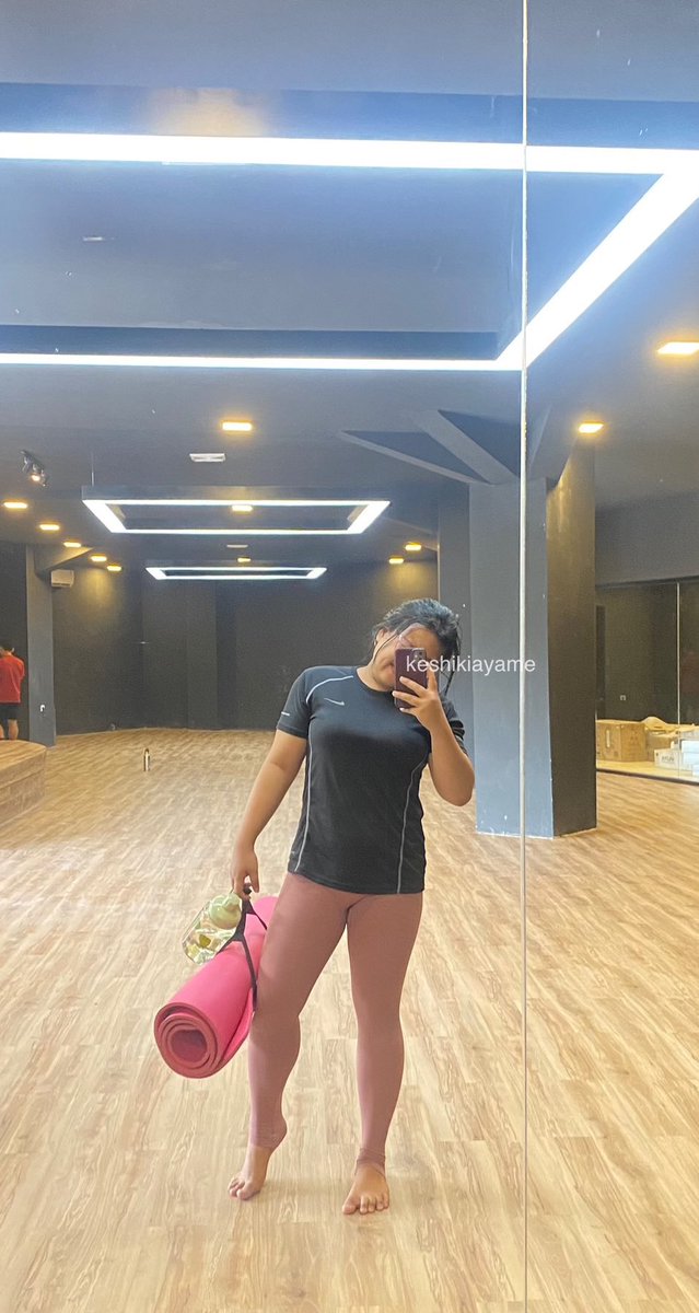 keshikiayame's tweet photo. Katanya gen Z lagi seneng nyobain cabor, kata aku emg baiknya gitu dan harus konsisten

Spill active wear aku, jujur aku nyari yg murce murce aja guys tapi kualitasnya jos👍🏻👍🏻

Mostly juga local brand dan nyaman dipake🤍🤍 https://t.co/BAvp5Jep2Y