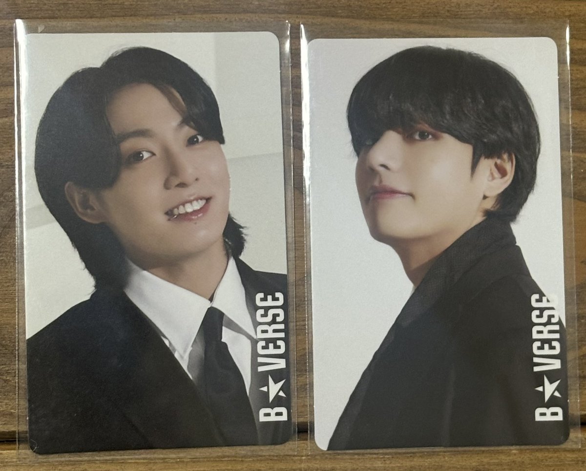 bs013713's tweet photo. BTS B★VERSE 入場特典 トレカ 交換 

【譲】1枚目 大阪新柄　テテ　テヒョン V
　　　　　寺田倉庫　ジョングク

【求】 2枚目 大阪新柄　ジョングク　グク

大阪手渡しor 郵送希望
お気軽にご連絡ください🙇‍♀️

#BVERSE #bverse交換 #BTS交換 #BTSトレカ交換 #Bversejapan_BTS https://t.co/RBy2S7sAX5