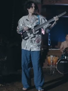 摩訶3 MVで廣井さんが使用しているマツモク工業のWestone Rail BASS