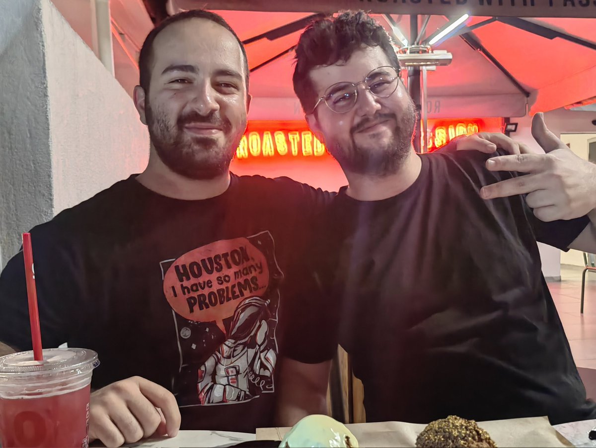 Bir süredir 3 boyutlu modelleme alanında kendimi geliştirmeye çalışıyorum. Arkadaşımı modellemeye çalıştım. Lütfen gelişmem konusunda yardımcı olun.

Tavsiye ve eleştirilere her zaman açığım. 

#character #blender #3D #3DModel #modeling #modelleme #3boyut #karakter