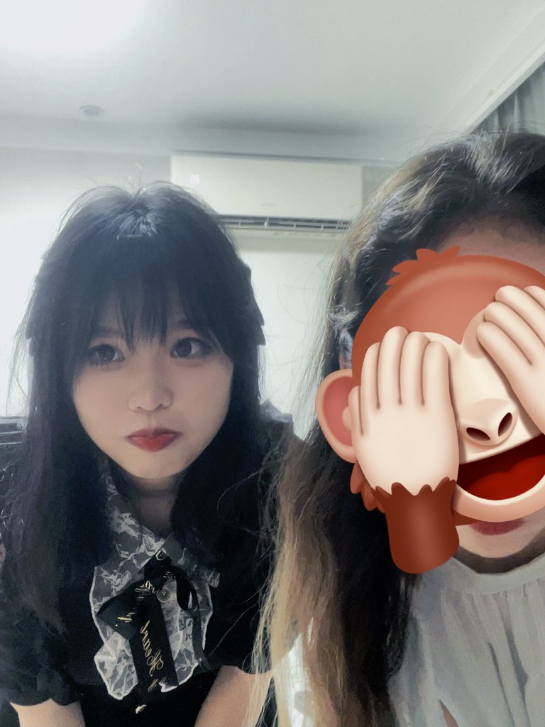 moreuwu__'s tweet photo. 去见友穿了黑丝袜
在KTV友：你好像我点的陪酒……来给老婆开香槟💅 https://t.co/CJSyQJbaBd