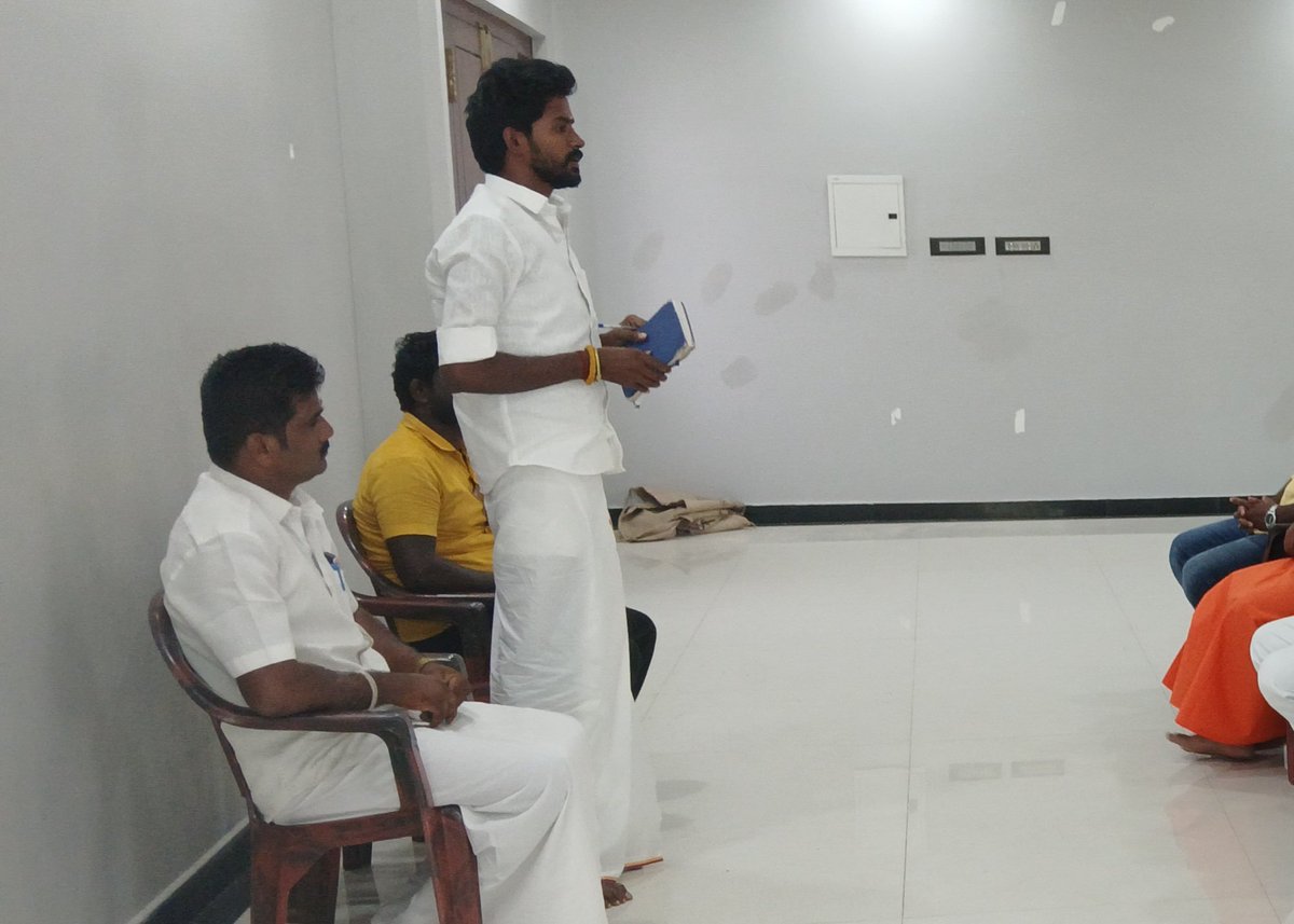 Boomiambalam's tweet photo. இன்றைய (28/07/2024) தினம் சமநீதியாரின் உத்தரவின் பேரில் தமிழர் தேசம் கட்சியின் கரூர் மாவட்ட ஒருங்கிணைந்த மாவட்ட நிர்வாகிகள் சந்திப்பு கூட்டம் கிருஷ்ணராயபுரம் தொகுதி தரகம்பட்டியில் சிறப்பாக நடைபெற்றது..🩷💛

@KKSelvakumaroff #கரூர் #கிருஷ்ணராயபுரம்தொகுதி https://t.co/zTVNTXkWIT