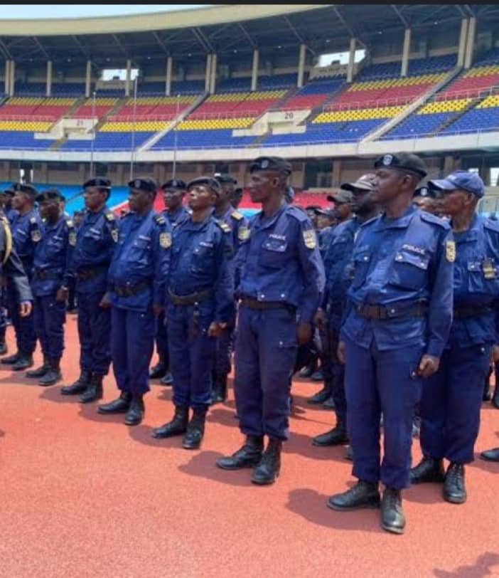 acprdcongo's tweet photo. #RDC/Kinshasa : un message de reconnaissance a été adressé à la police nationale ville de #Kinshasa, capitale de la République démocratique du Congo, par Maajabu, la structure organisatrice du concert de Mike #Kalambayi, pour la sécurité assurée au stade des martyrs, en déployant 2000 policiers et 100 policiers militaires, malgré lesquels on a déploré des cas de décès et de blessés, a-t-on lu dimanche dans un communiqué.