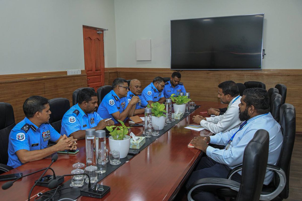 ކޮމިޝަނަރ އޮފް ޕޮލިސް ލ. އަތޮޅަށް ރަސްމީ ދަތުރުފުޅެއް ފައްޓަވައިފި
police.gov.mv/media/news/233…