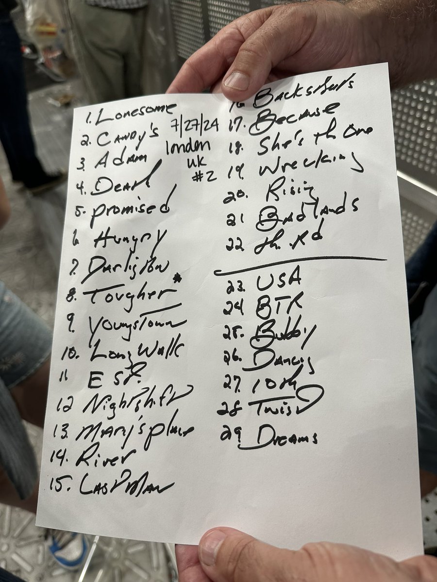dectracker's tweet photo. What a night in London with an incredible performance from @springsteen @EStreetMax @StevieVanZandt #Springsteen @springsteen_ire https://t.co/JhzXda65ww