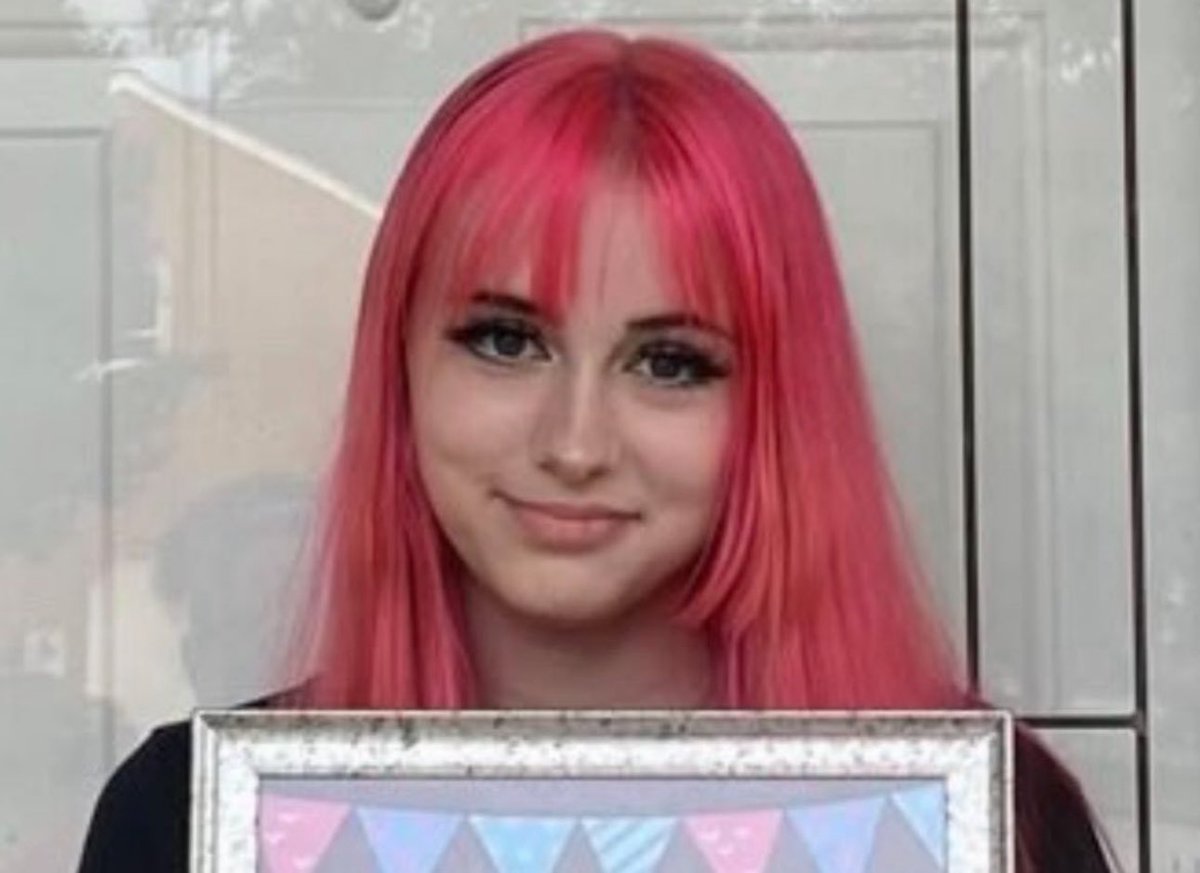 I’m pretty sure we all are aware Sydney Johnson (Moeseals200) etc edits her photos; but i just wanted to come to debunk it a little more because she’s previously stated she isn’t edited and it’s just angles, as someone who works in photoshop

🪡🧵 • a thread obviously