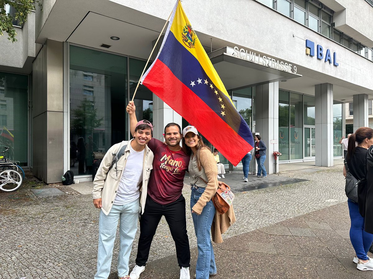 Ejerciendo nuestro derecho al voto desde Berlín 
<a href="/MariaCorinaYA/">María Corina Machado</a>