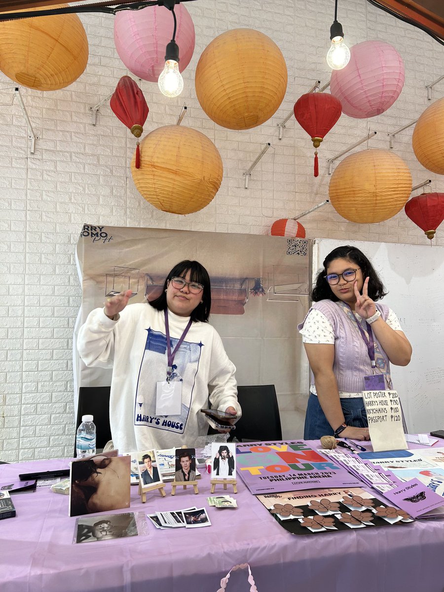 HarryPromoPH's tweet photo. Our team wants to express our gratitude for the unexpected fun and memories with all of you!
Thank you for dropping by our booth and had the chance to share your smile and laughs with us! Yesterday was really a blast! 💜
#14YearsWith1DAtAMMB https://t.co/s6ilZWFdKZ