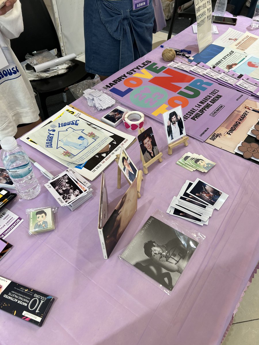 HarryPromoPH's tweet photo. Our team wants to express our gratitude for the unexpected fun and memories with all of you!
Thank you for dropping by our booth and had the chance to share your smile and laughs with us! Yesterday was really a blast! 💜
#14YearsWith1DAtAMMB https://t.co/s6ilZWFdKZ