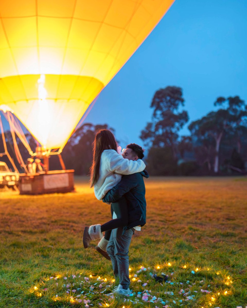 Global Ballooning Australia (@globalteam) on Twitter photo Dreaming of the perfect proposal? 💍✨
Imagine this: as our crew carefully inflates the balloon, the sun begins to rise, creating the perfect moment for you to pop the question.
📸 <a href="/ozzfilm/">ozzfilmstudio</a> globalballooning.com.au/?utm_content=s… Dreaming of the perfect proposal? 💍✨
Imagine this: as our crew carefully inflates the balloon, the sun begins to rise, creating the perfect moment for you to pop the question.
📸 <a href="/ozzfilm/">ozzfilmstudio</a> globalballooning.com.au/?utm_content=s…