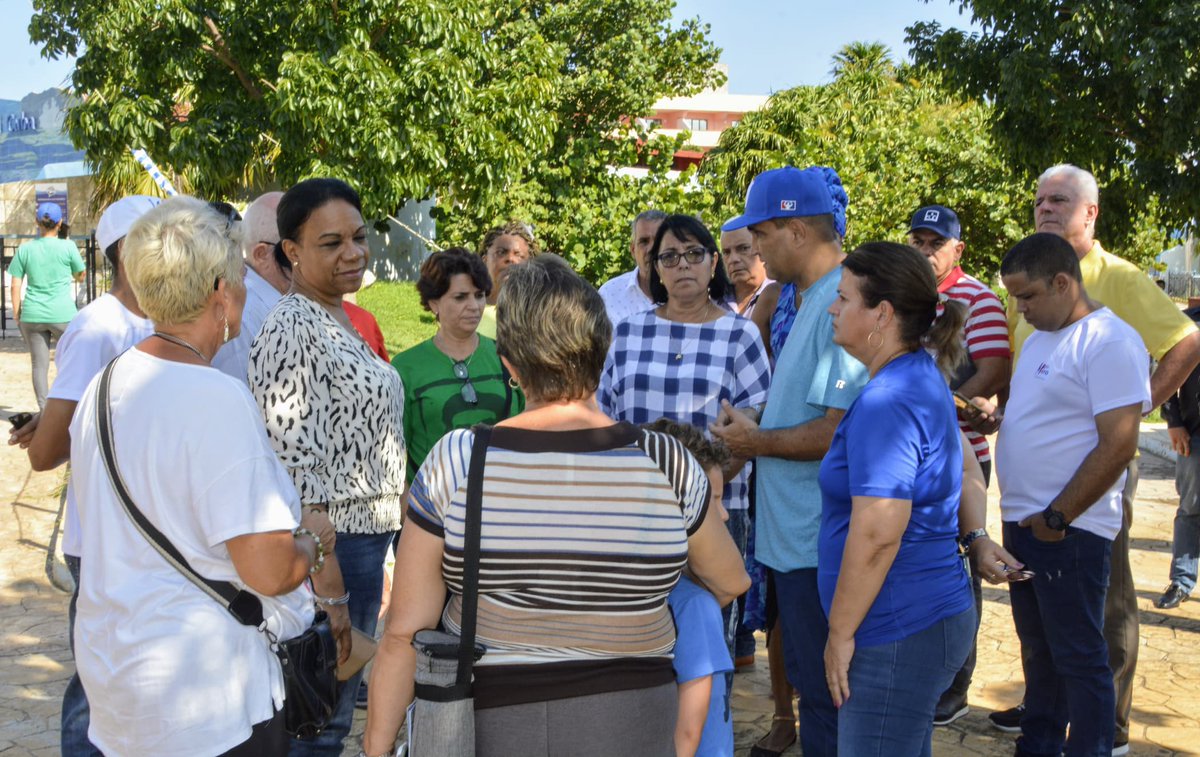 Vice primera ministra Inés María Chapman <a href="/InesMChapman/">Inés María Chapman Waugh</a> y viceministro primero de <a href="/citmacuba/">Ministerio de Ciencia, Tecnología y Medio Ambiente</a> <a href="/SANTANACITMA/">JOSE FIDEL SANTANA NUÑEZ</a> recorrieron Acuario Nacional <a href="/CubaAcuarioNac/">Acuario Nacional Cuba</a> junto a autoridades habaneras <a href="/IzquierdoAlons1/">Livan Izquierdo Alonso</a>, primer secretario @PCCPartido en La Habana y gobernadora YanetHzP
