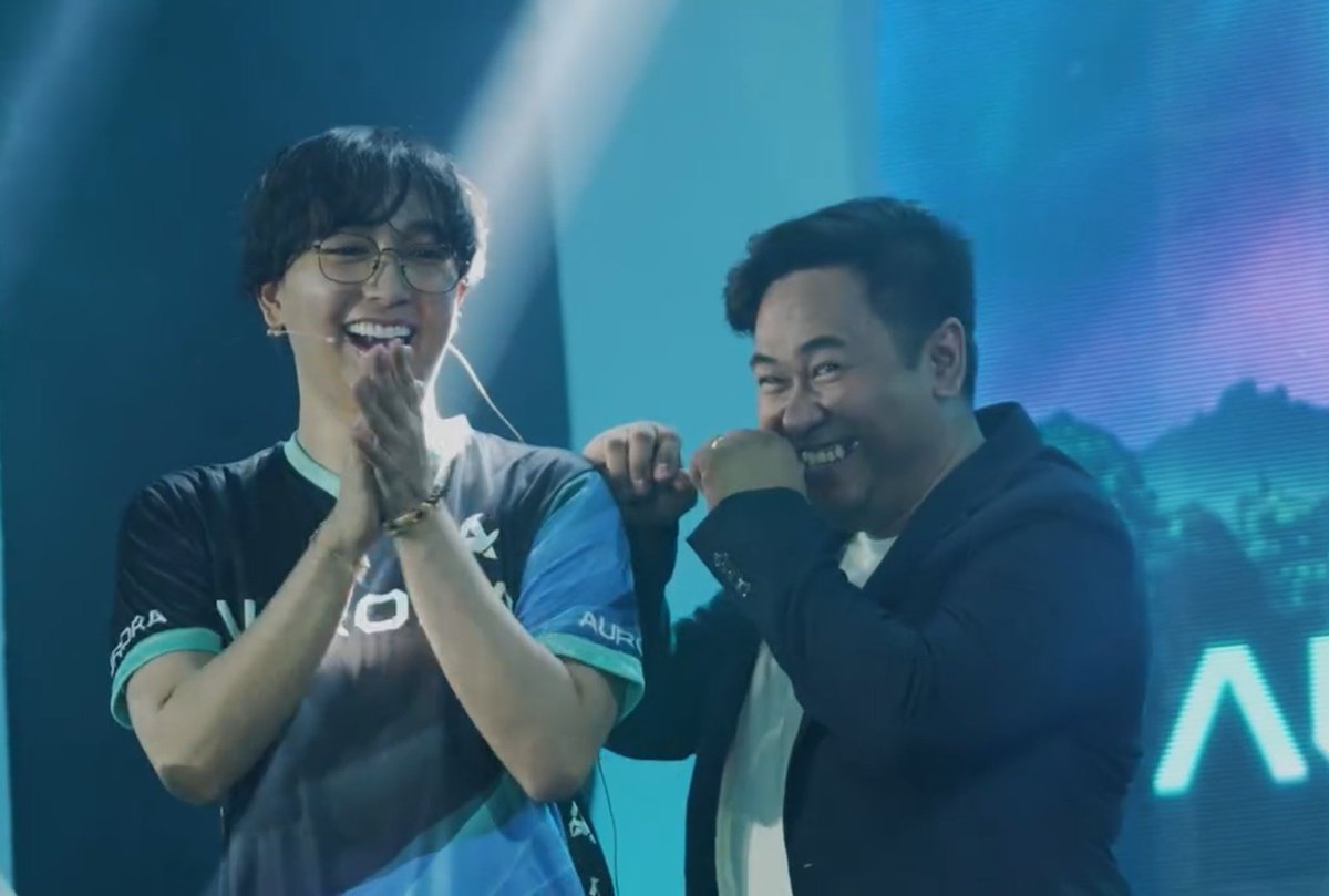 veesimp_'s tweet photo. dito ako cute na cute kagabi, nung kakausapin si boss rada 🩵 https://t.co/KrsvypP6Jd