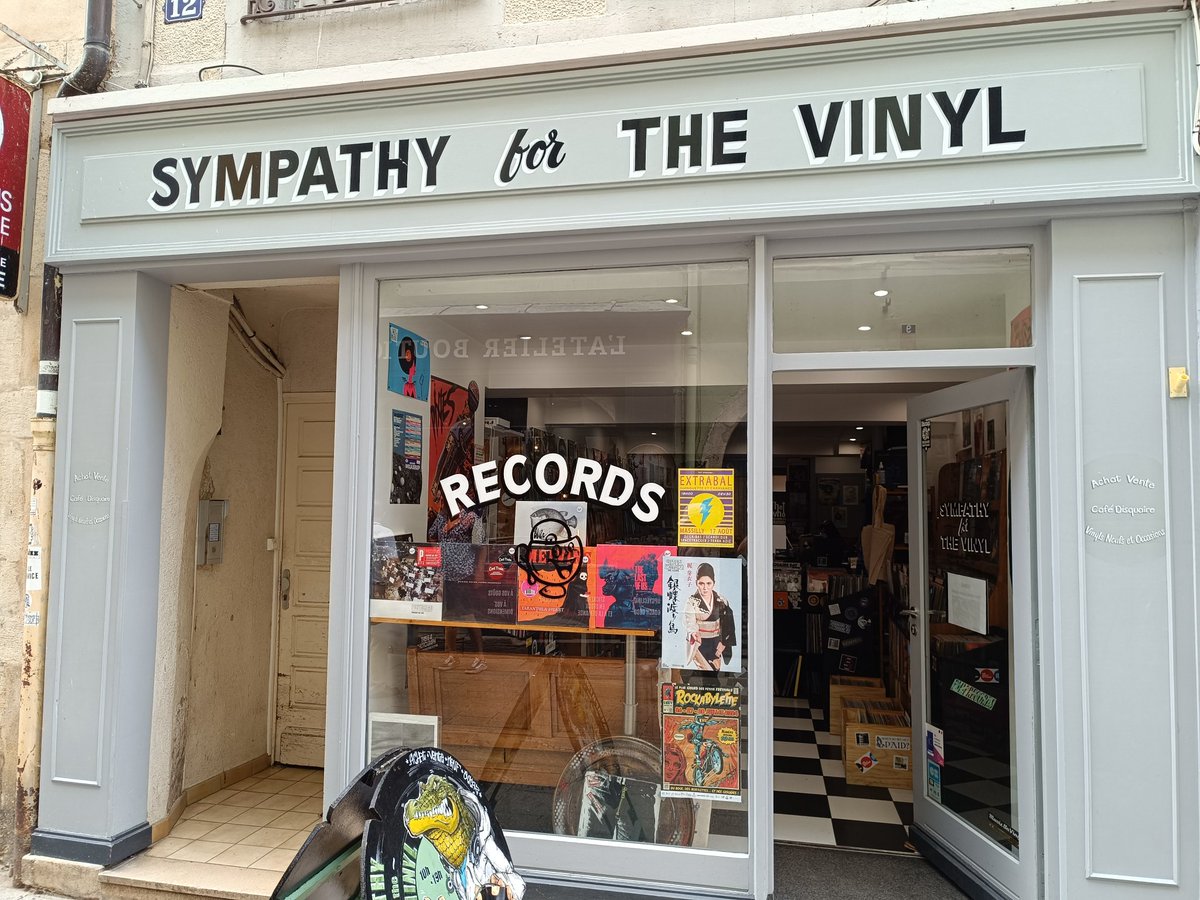 Sympathy for the Vinyl
12 rue des Poulets 
71100 Chalon-sur-Saône
Stock important de la pop 70 au rap.
Faîtes lui un peu de bruit !