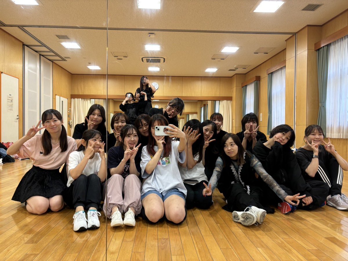 equmeri_og's tweet photo. 7月🍉③

通し練習が増えてきて、公演らしくなってきました☀️振りもフォーメーションも毎回しっかりと確認して、完成度を高めていきたいです❕

みんなで頑張りましょう〜〜〜🤝🏻🔥 https://t.co/9bVT6gF9w9