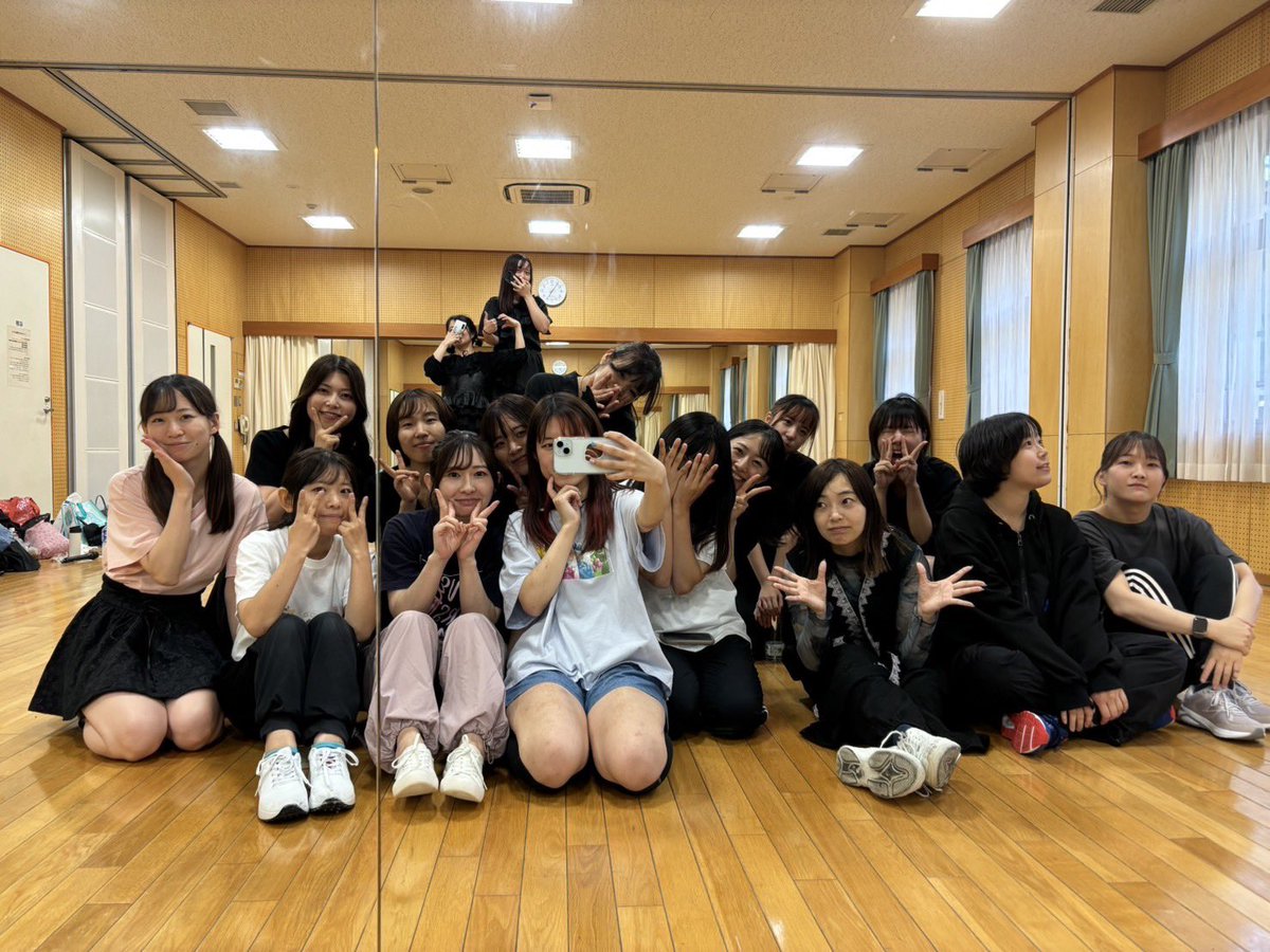 equmeri_og's tweet photo. 7月🍉③

通し練習が増えてきて、公演らしくなってきました☀️振りもフォーメーションも毎回しっかりと確認して、完成度を高めていきたいです❕

みんなで頑張りましょう〜〜〜🤝🏻🔥 https://t.co/9bVT6gF9w9