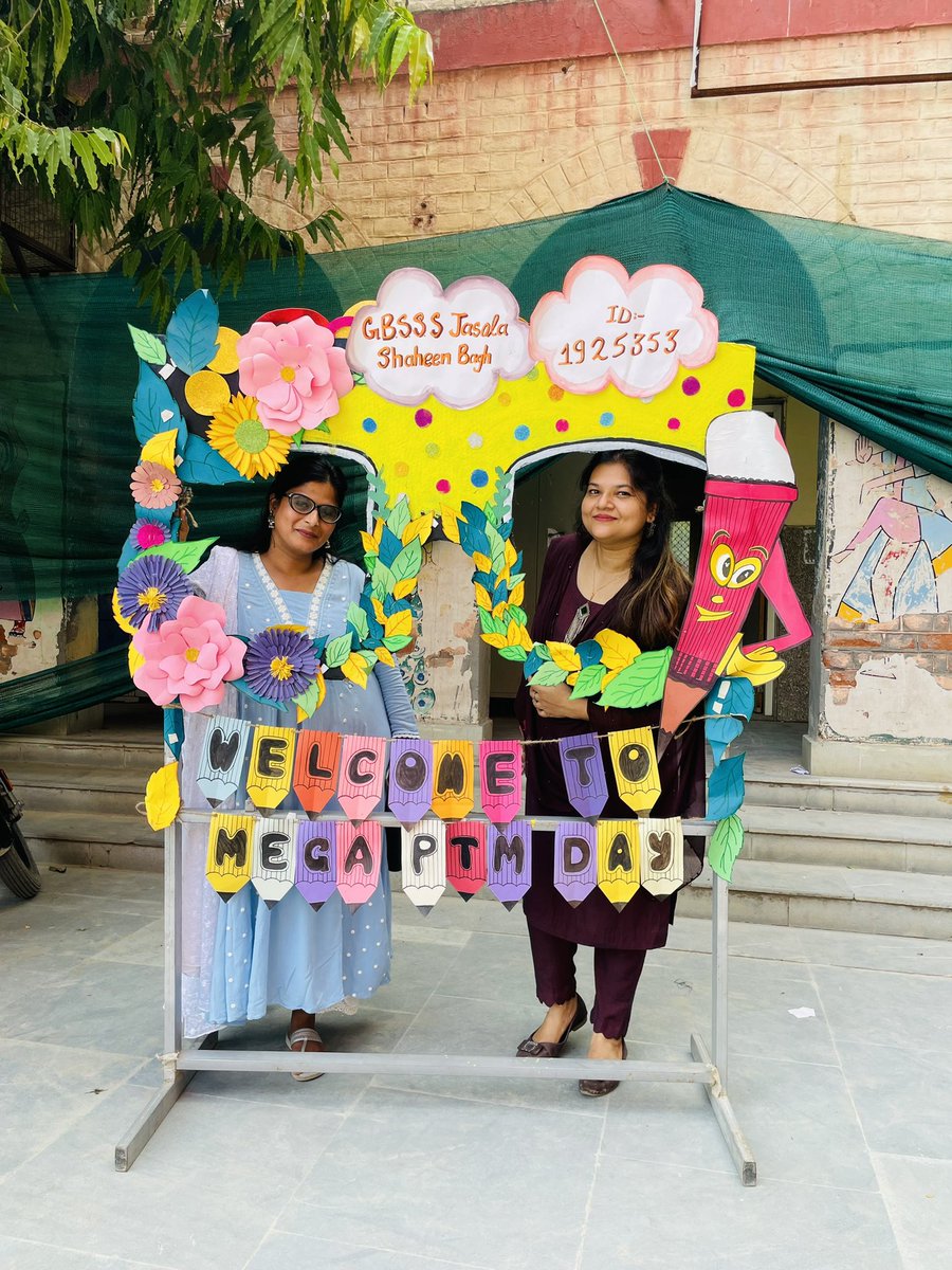 ArshiFarhatraza's tweet photo. MEGA PTM @gbsssjasola
#2024
#artwork #selfiepoint #artcraft #doeteachers #displayboard #creativeart
@Dir_Education https://t.co/44TtqDaAiM