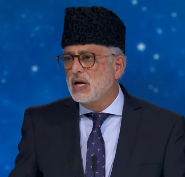 4th session speakers this morning.  Maulana Mubarak Ahmad Tanveer who delivered a speech on Khilafat and Dr. Zahid Khan who addressed the topic of Islamic teachings on reconciling on family and domestic disputes. #JalsaUK