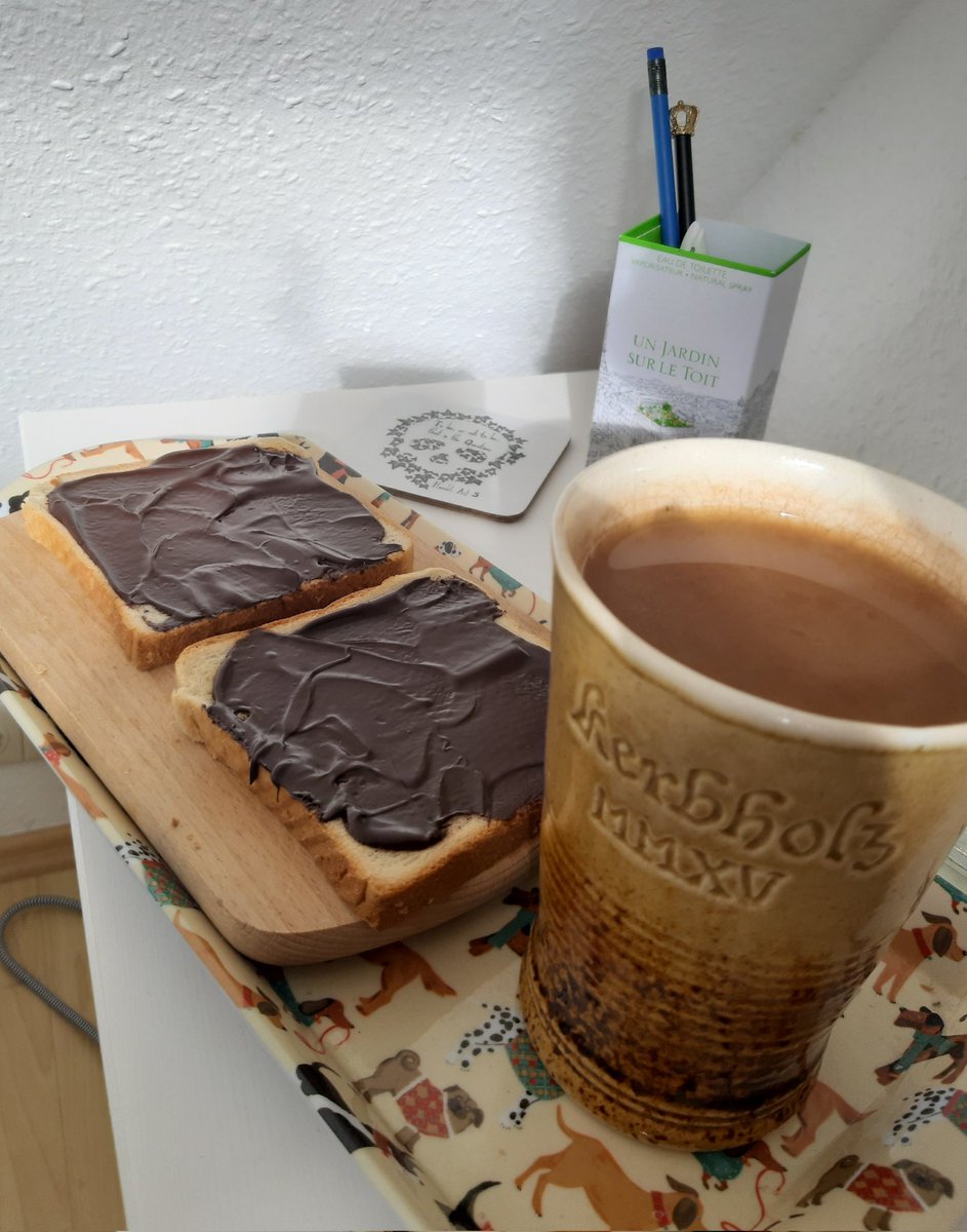 brandiwein1982's tweet photo. #ChocolateForScience
The dark chocolate cream from #KoRo is very dark/plain and quite runny, perhaps due to the sunflower oil. It doesn't come close to the original #Caotina product, I think it lacks a little sweetness, but it is very tasty.π https://t.co/MPCvo0yyp3