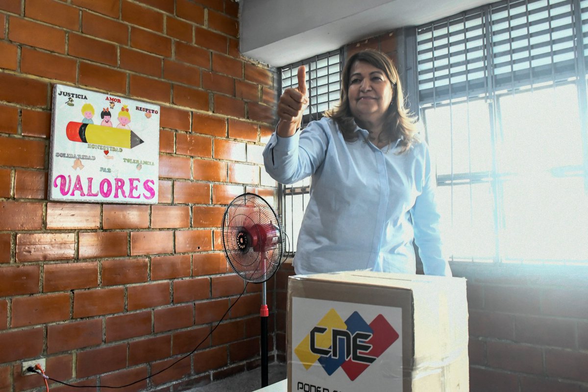 ¡Todas y todos a votar!

Desde el estado Aragua, Cuna de nuestro Libertador, ejercí mi derecho al voto en las históricas elecciones presidenciales 2024, por el presente y el futuro de Venezuela.

Somos ejemplo de democracia participativa y protagónica.

<a href="/NicolasMaduro/">Nicolás Maduro</a>