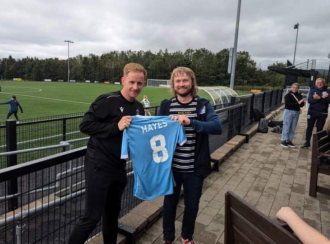 KentuckyHayes's tweet image. I love putting on me footy shirts, even more so when they are gifts.
Thanks again @GreenislandFC 
#TheJourneyContinues #PartOfIt