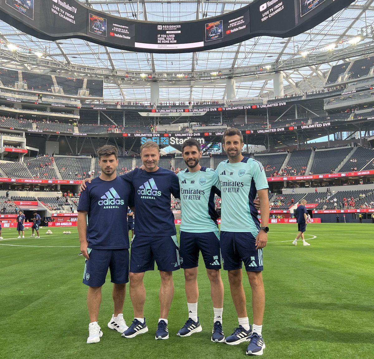 MMolina_8's tweet photo. Good way to start…but we want much more!! @Arsenal #Gunners  #LosAngeles https://t.co/C1PQtmehLZ