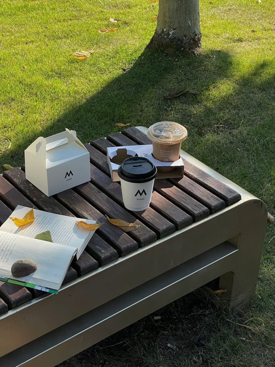 This morning started with a cup of coffee. The beauty of the surroundings can leave me mesmerized. I am full of energy for the day today. ☕️☕️✨✨
