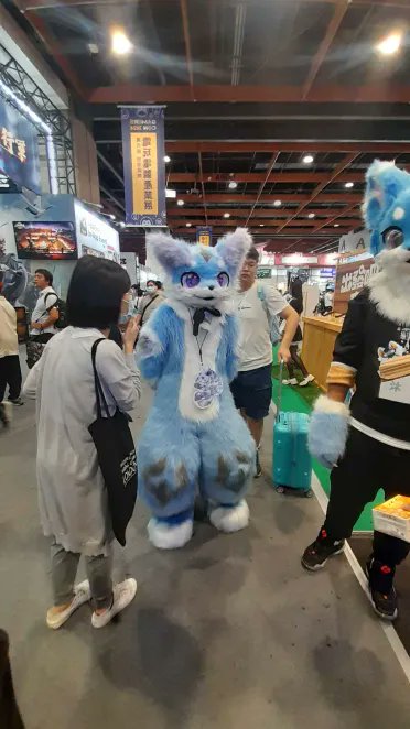 0425MuMu's tweet photo. 在漫博會遇到一隻獸獸～☆w☆
（可惜不知道名字沒辦法@ qwq） https://t.co/6J7IlbvYxb