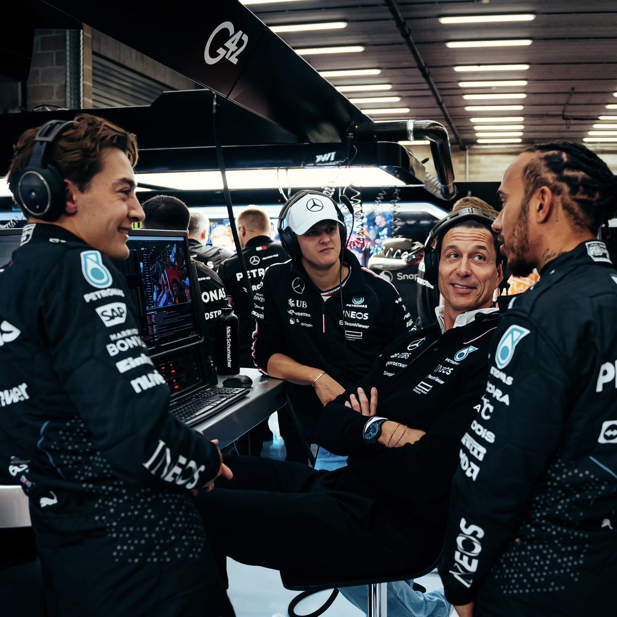 MercedesAMGF1's tweet photo. When someone reminds you it's race day 😁 https://t.co/JPpRWdCcQA