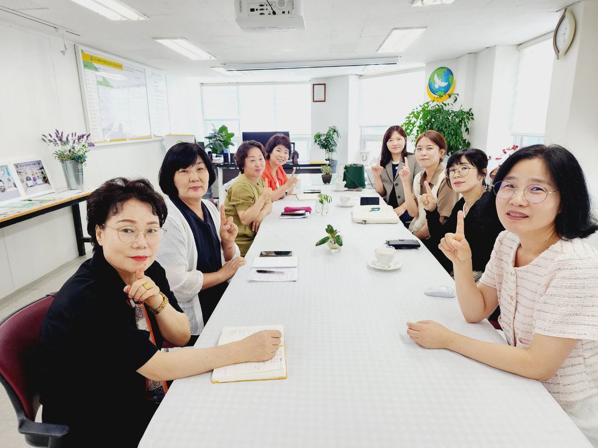 i_wpg10852's tweet photo. 이번 가을 9월(예정)에 IWPG 진해지부와 마산지부가 연합하여 ‘제2회 평화와 환경 글짓기 대회’를 개최하려 합니다. !

열심히 회의하며 준비중이오니, 많은 참석 부탁드려용 🕊️

#평화 #iwpg #글로벌3국 #마산지부 #진해지부 #iwpg진해지부 #peace #좋아요 #하트 https://t.co/r6LlyKlnif