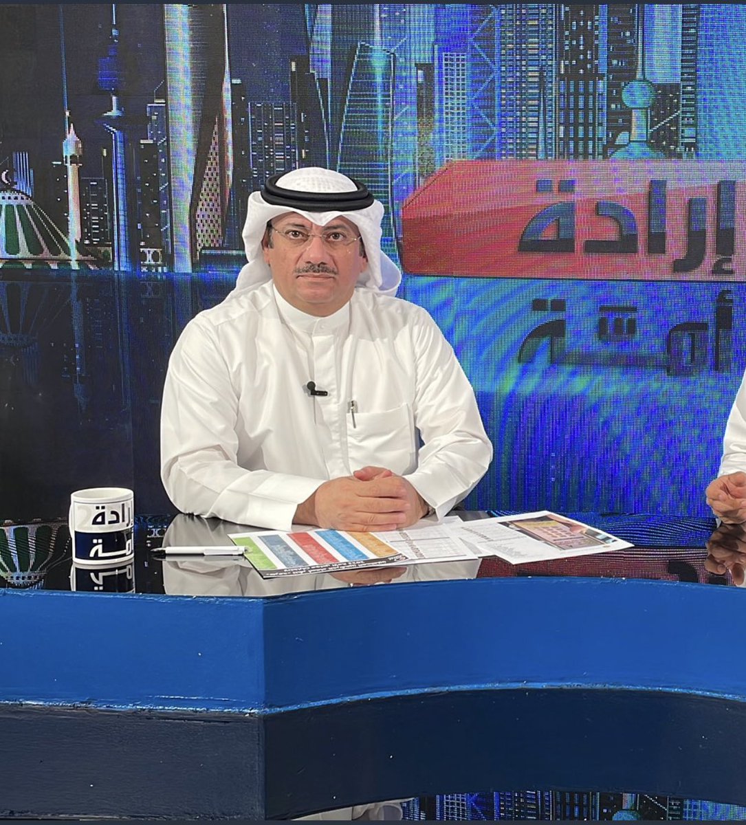 #الكويت 
#الديوان_الأميري 
#مجلس_الوزراء 

مشعل الأحمد .. ضبط الدولة وتأهيل الأسرة

بقلم : عيد الفضلي

في بدايات عقد الثمانينات كنت أدرس في مرحلة الثانوية وكان هناك مدرس لغة عربية طيب القلب يحب الطلبة كأولاده المشكلة أن الطلبة تمردوا لايريدون الدراسة ويريدون الدلع والتسيب فقلت له