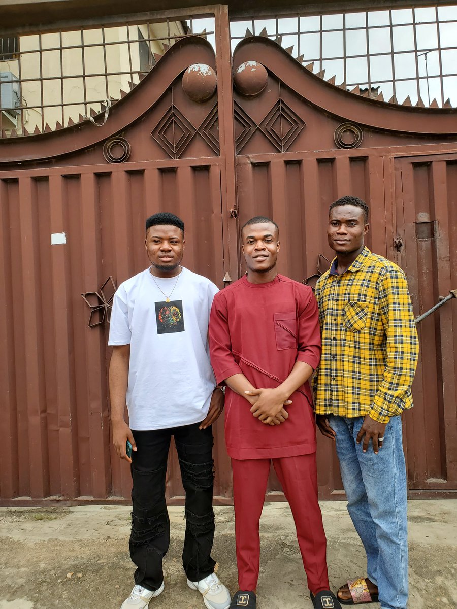 ahamefulechiny1's tweet photo. Happy Sunday from Cele as in celebrities ππ₯°π₯°
#WeAreNotGoinBack
Instablog hear us, My NIN https://t.co/OLaj6QATdj