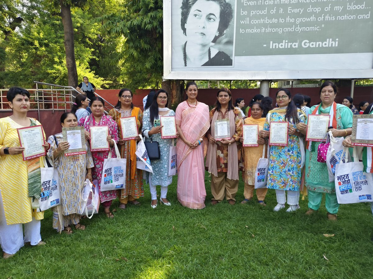 All India Mahila Congress (@mahilacongress) on Twitter photo рдХрд▓ 29 рдЬреБрд▓рд╛рдИ, рд╕реЛрдорд╡рд╛рд░ рдХреЛ рджрд┐рд▓реНрд▓реА рдХреЗ рдЬрдВрддрд░ рдордВрддрд░ рдкрд░ рд╣реЛрдиреЗ рдЬрд╛ рд░рд╣реЗ 'рдирд╛рд░реА рдиреНрдпрд╛рдп рдЖрдВрджреЛрд▓рди' рдореЗрдВ рднрд╛рдЧ рд▓реЗрдиреЗ рдХреЗ рд▓рд┐рдП рдкреВрд░реЗ рджреЗрд╢ рд╕реЗ рдорд╣рд┐рд▓рд╛ рдХрд╛рдВрдЧреНрд░реЗрд╕ рдХрд╛рд░реНрдпрдХрд░реНрддрд╛ рджрд┐рд▓реНрд▓реА рдкрд╣реБрдВрдЪ рд░рд╣реАрдВ рд╣реИрдВред
рдЗрд╕реА рдХреНрд░рдо рдореЗрдВ рдЖрдЬ <a href="/jammukashmir24/">Jammu&KashmirPMC</a> рдХреА рд╕рд╛рдерд┐рдпреЛрдВ рдиреЗ рдЕрдкрдиреА рд░рд╛рд╖реНрдЯреНрд░реАрдп рдЕрдзреНрдпрдХреНрд╖ <a href="/LambaAlka/">Alka Lamba ЁЯЗоЁЯЗ│</a> рдЬреА рд╕реЗ рдореБрд▓рд╛рдХрд╛рдд рдХреАред
ЁЯУНAIMC рдореБрдЦреНрдпрд╛рд▓рдп, рдХрд▓ 29 рдЬреБрд▓рд╛рдИ, рд╕реЛрдорд╡рд╛рд░ рдХреЛ рджрд┐рд▓реНрд▓реА рдХреЗ рдЬрдВрддрд░ рдордВрддрд░ рдкрд░ рд╣реЛрдиреЗ рдЬрд╛ рд░рд╣реЗ 'рдирд╛рд░реА рдиреНрдпрд╛рдп рдЖрдВрджреЛрд▓рди' рдореЗрдВ рднрд╛рдЧ рд▓реЗрдиреЗ рдХреЗ рд▓рд┐рдП рдкреВрд░реЗ рджреЗрд╢ рд╕реЗ рдорд╣рд┐рд▓рд╛ рдХрд╛рдВрдЧреНрд░реЗрд╕ рдХрд╛рд░реНрдпрдХрд░реНрддрд╛ рджрд┐рд▓реНрд▓реА рдкрд╣реБрдВрдЪ рд░рд╣реАрдВ рд╣реИрдВред
рдЗрд╕реА рдХреНрд░рдо рдореЗрдВ рдЖрдЬ <a href="/jammukashmir24/">Jammu&KashmirPMC</a> рдХреА рд╕рд╛рдерд┐рдпреЛрдВ рдиреЗ рдЕрдкрдиреА рд░рд╛рд╖реНрдЯреНрд░реАрдп рдЕрдзреНрдпрдХреНрд╖ <a href="/LambaAlka/">Alka Lamba ЁЯЗоЁЯЗ│</a> рдЬреА рд╕реЗ рдореБрд▓рд╛рдХрд╛рдд рдХреАред
ЁЯУНAIMC рдореБрдЦреНрдпрд╛рд▓рдп,