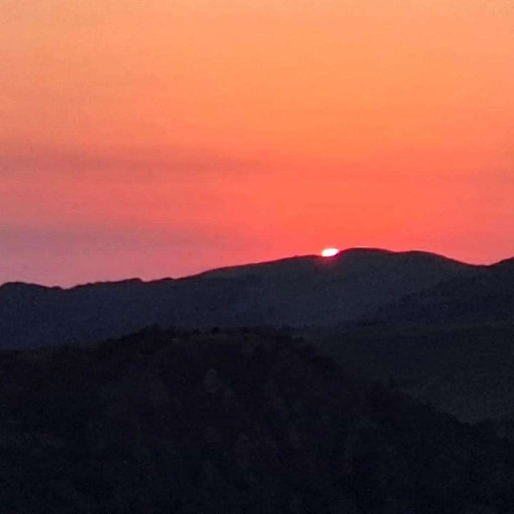 ParcoBeigua's tweet photo. Oggi passeggiata all'alba sull'Alta Via dei Monti Liguri prima di iniziare il servizio al Punto Info #Beigua di Pratorotondo.
Una levataccia... ma poi li spettacolo ripaga di tutto
(grazie a Mauro Brunetti e a Gabriella Cirone) https://t.co/JfhgnRvJyd