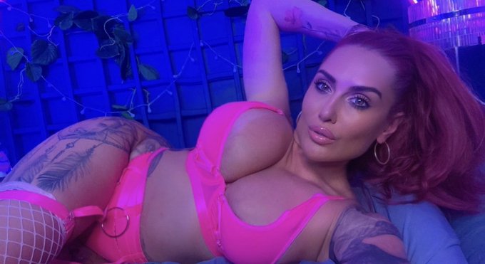 Taking Skype bookings today &amp; this evening 😈DM or comment to book your slot now 😘😘 https://t.co/Vk6o