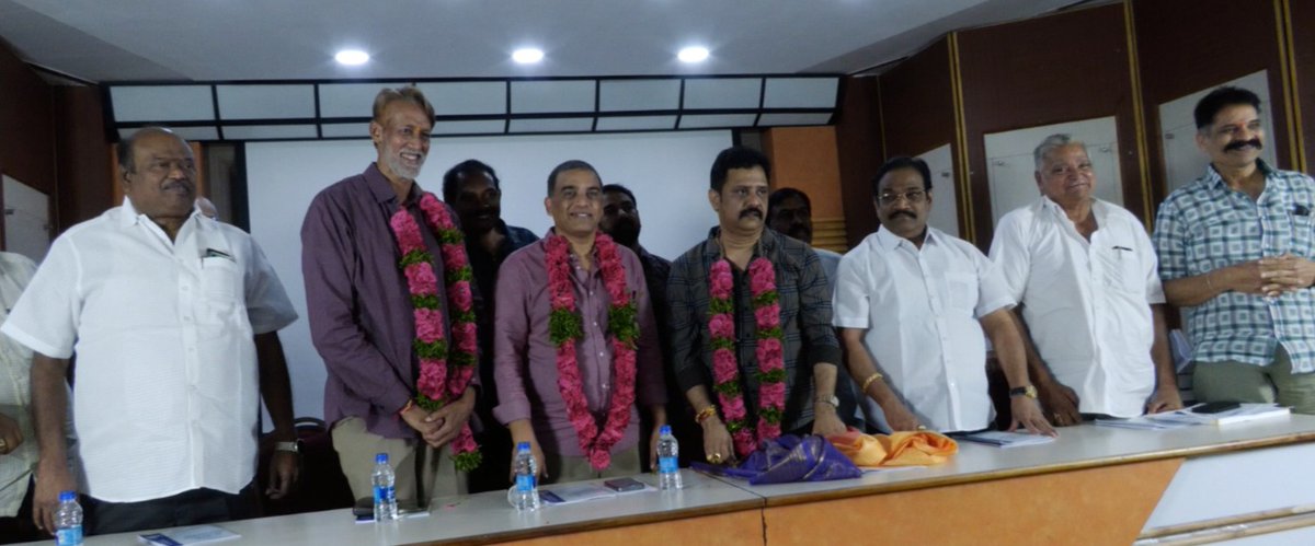 omprakashvaddi's tweet image. తెలుగు చలన చిత్ర వాణిజ్య మండలి 2024-25కు గాను జరిగిన అధ్యక్ష, ఉపాధ్యక్ష పదవుల ఎన్నికలలో నూతన అధ్యక్షులుగా పి. భరత్ భూషణ్, ఉపాధ్యక్షులుగా  కె. అశోక్ కుమార్ ఎన్నికైనారు. 
#TeluguCinema #Tollywood #TFCC #filmchamber