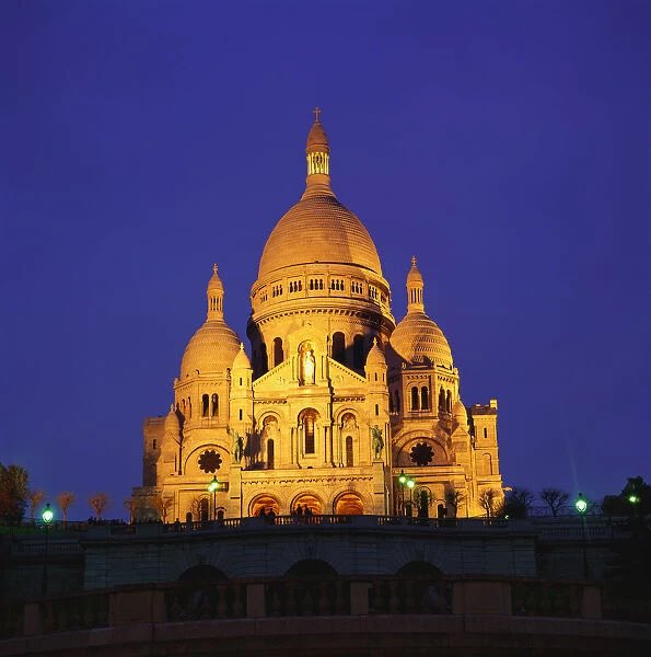 dougponder's tweet photo. ICYMI: A power outage hit Paris after a pagan display of sexuality and an open mockery of “le Cène” (🥖🍷✝️) during the Opening Ceremony.

And one of the only buildings in the city to stay lit was a prominent church.

Hard not to love the poetics here. https://t.co/9stfhGj4Qt