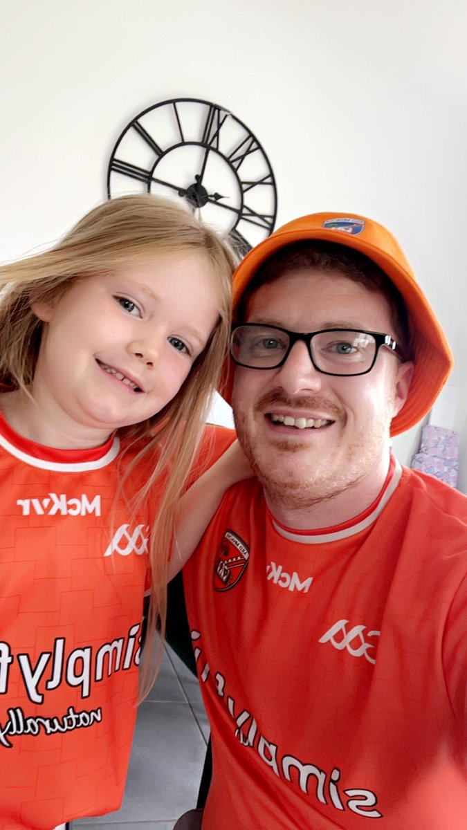 RowanCurran's tweet photo. Great fun in our house hold today. It boils down to this. Leave it all on the pitch lads. Come on Armagh 🧡🤍🧡🤍 #Armagh #allirelandfootball #armaghvsgalway #Armagh4Sam https://t.co/0ESQoVv6KK