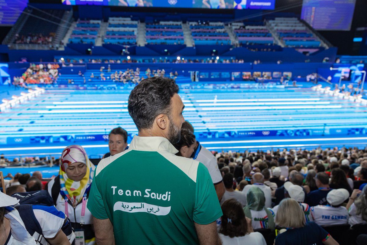 TeamSaudi's tweet photo. #حنا_معكم 🇸🇦⭐️

📸| من حضور سمو الرئيس @AbdulazizTF والوفد الرسمي في المسبح الأولمبي بـ 'لا ديفانس ارينا' لمتابعة ودعم السباحة الواعدة 'مشاعل العايد' في منافسات 200م حرّة ضمن دورة الألعاب الأولمبية #باريس2024 🏊‍♀️ https://t.co/oBLayL0V4I